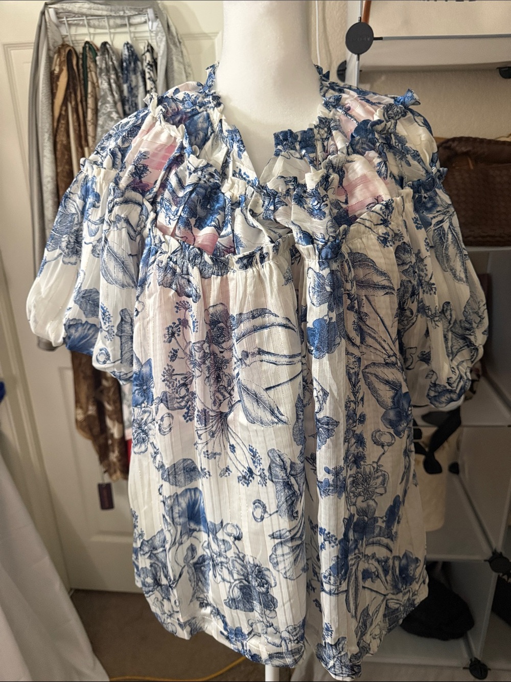 Umgee Blue and White Floral Ruffled Puff-Sleeve Blouse
